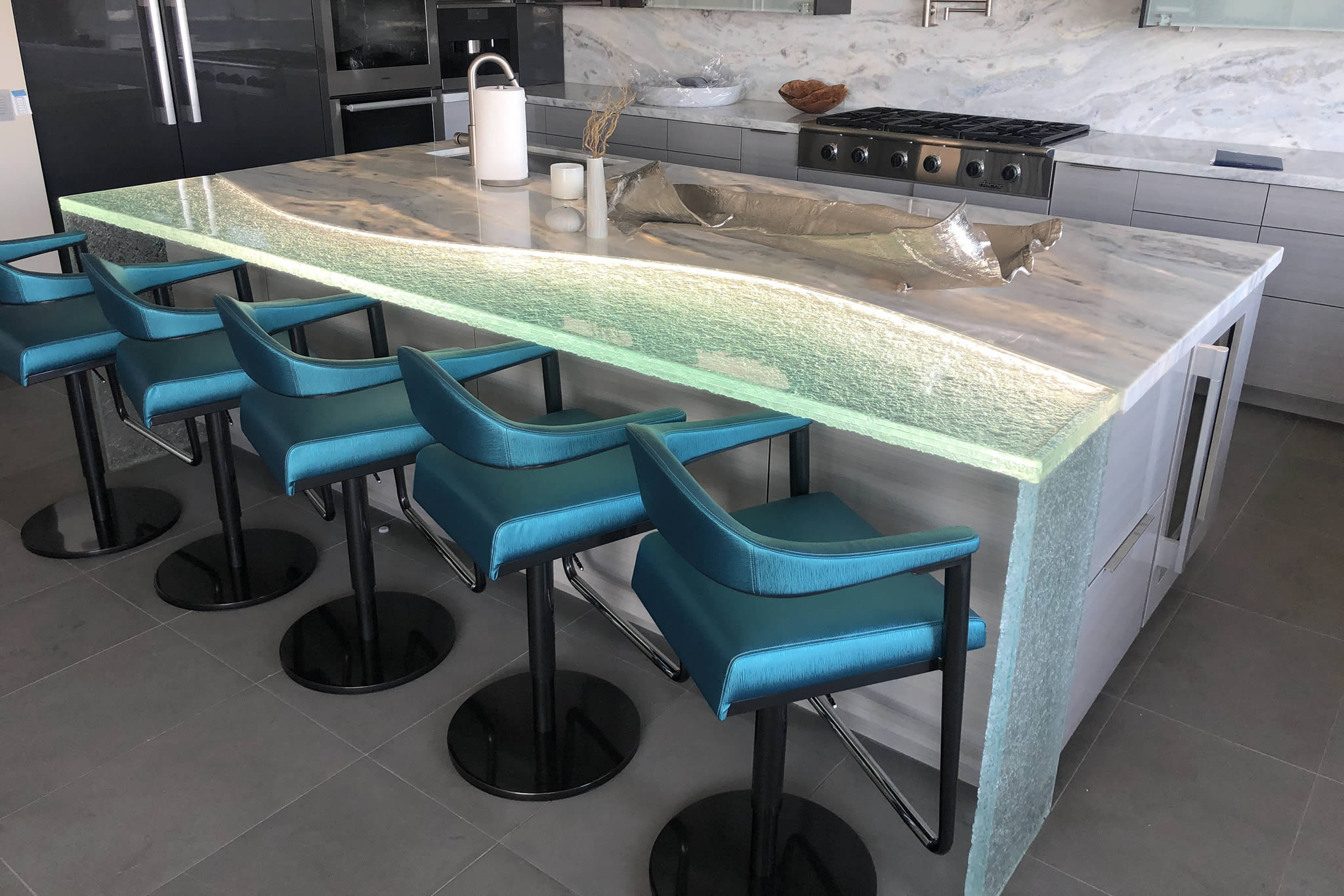 Brandmand lovende forsinke Glass Countertops, Islands, Bar Tops, & Tabletops