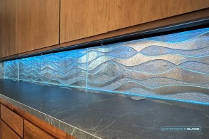 cast-backlit-glass-backsplash-with-led-edge-lighting-02