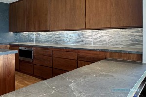 cast-backlit-glass-backsplash-with-led-edge-lighting-03